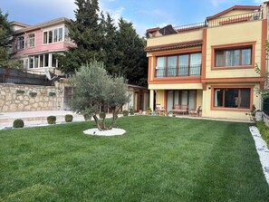 Front of property - Doga Villa Guesthouse (Istanbul)