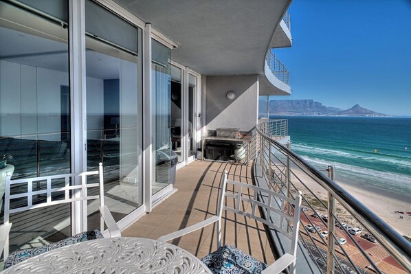 Interior - Horizon Bay 1302 Loadshedding Free apt by hmh (Bloubergstrand)
