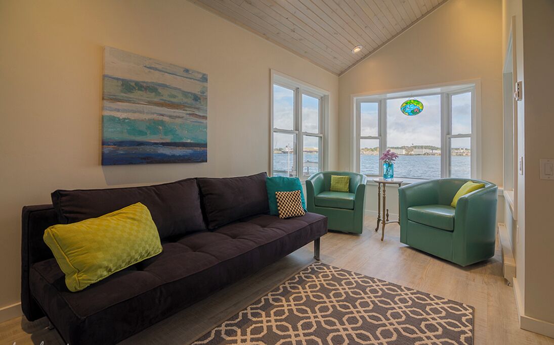 Smart TV, fireplace, DVD player