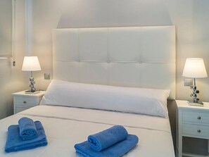 2 habitaciones, escritorio, tabla de planchar con plancha y wifi 
