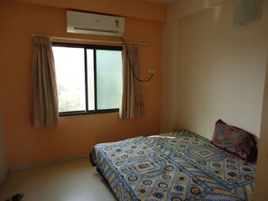 4 bedrooms, bed sheets, wheelchair access