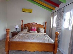 1 bedroom, WiFi - Minutes away from New Kingston  and some of Kingston's finest nightlife. (Richmond Park)