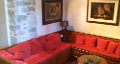Suites de lujo con excelente vista al desfiladero de Loussios