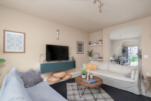 5 Bedroom, Spacious, Quiet Home • Ideal for Families & Professionals • Pet-Free