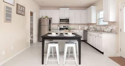 5 Bedroom, Spacious, Quiet Home • Ideal for Families & Professionals • Pet-Free