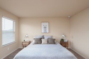 5 bedrooms, desk, iron/ironing board, WiFi