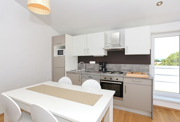 Fridge, microwave, oven, dishwasher