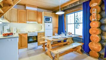 Fridge, microwave, dishwasher, cookware/dishes/utensils