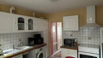 Geladeira, micro-ondas, fogão, lava-louças