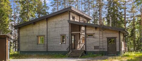 المنشأة من الخارج