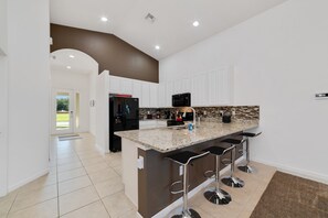 Pientalo, 4 makuuhuonetta | Yksityinen keittiö