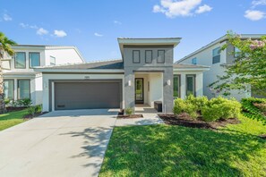 Townhome, 4 Bedrooms | Front of property