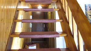 A wooden staircase with a handrail and a door at the top. - Charming T3 "Les Cerdans" 4 seasons 2 people (Porté Puymorens)
