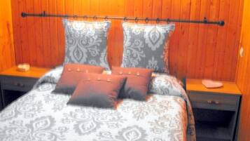 2 quartos, ferros/tábuas de passar roupa, acesso à internet