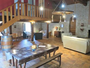 Flat-screen TV, fireplace, DVD player