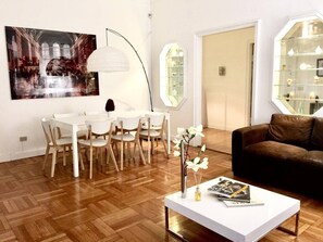 Apartment, 4 Schlafzimmer | Wohnbereich