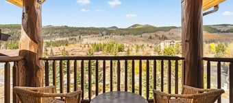 Penthouse Condo w/ Spacious Balcony for Beautiful Views, 5 mins to Base Area!