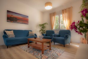 TV connectée, lecteur de DVD, livres, médiathèque