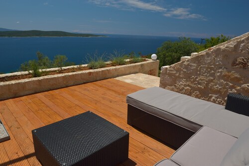 Luxe stenen huis in het oude dorp in Zavala (Hvar) voor 7 personen