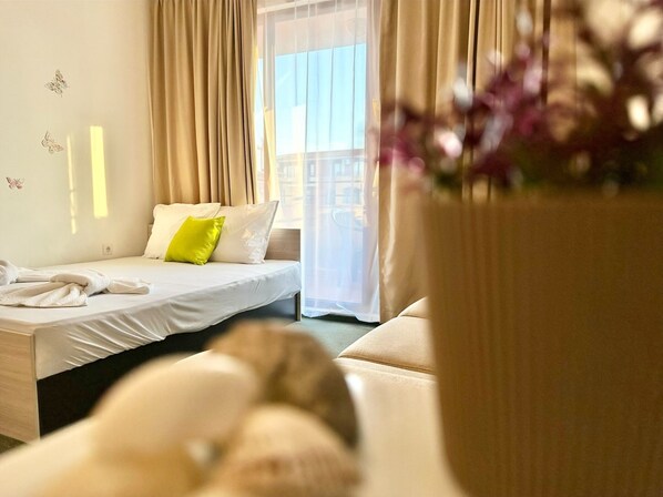 Iron/ironing board, WiFi, bed sheets - MENADA * MARINA Cape * Classic studio, Pool view (Aheloy)