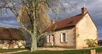 Renovated contemporary cottage with garden and pets allowed