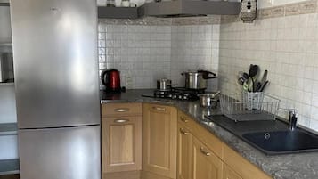 Refrigerador, microondas, lavavajillas, cafetera/tetera