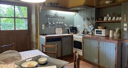 Restored barn with fireplace, enclosed garden, pets allowed