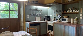 Restored barn with fireplace, enclosed garden, pets allowed