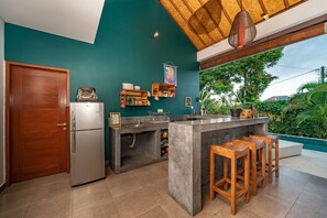 Fridge, stovetop, coffee/tea maker, electric kettle