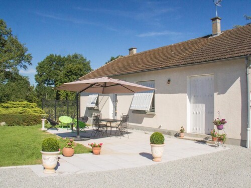Peaceful cottage in Auvergne for 6, pets welcome