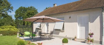 Peaceful cottage in Auvergne for 6, pets welcome
