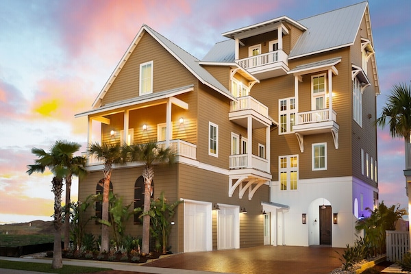 Palmilla Palace/140 Sunrise Avenue. West Welcome. Entrance, Driveway & Garage.