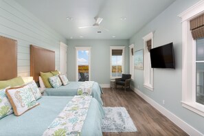 7 Schlafzimmer, Schreibtisch, Bügeleisen/Bügelbrett, Reisekinderbett