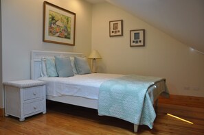 4 bedrooms, in-room safe, iron/ironing board, free WiFi