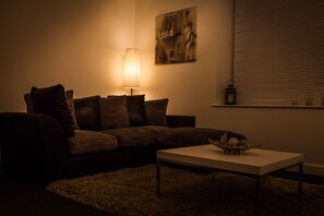 TV, DVD player, video library, stereo - Station Station - Simple2let Serviced Apartments (Halifax)