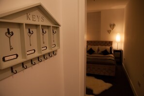 1 bedroom, iron/ironing board, WiFi, bed sheets - Station Station - Simple2let Serviced Apartments (Halifax)