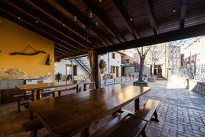 Outdoor dining - Casa del Agüelo: Cella Apartment (4 people) (Cella)