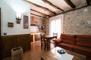 TV, video games - Casa del Agüelo: Bronchales Apartment (2 People) (Cella)