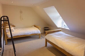3 bedrooms, iron/ironing board, free WiFi, bed sheets