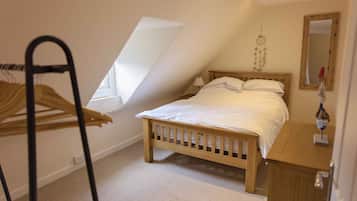 3 slaapkamers, een strijkplank/strijkijzer, gratis wifi, beddengoed