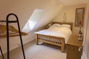 3 bedrooms, iron/ironing board, free WiFi, bed sheets - Rose Cottage City Centre - near the River Ness (Inverness)