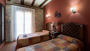 2 quartos, ferros/tábuas de passar roupa, Wi-Fi, roupa de cama