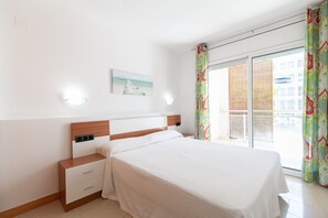 2 bedrooms, iron/ironing board, free WiFi, bed sheets - Spacious Family Apartment Near Ponent Beach 298 Sol i Mar (Salou)