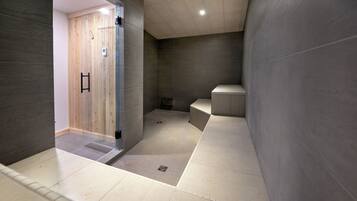 Sauna, bain à remous, hammam, massages aux pierres chaudes
