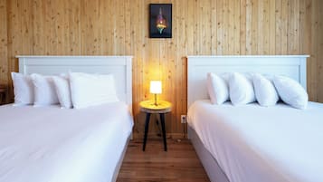 Doppia Standard, 2 letti matrimoniali, vista mare | Biancheria da letto ipoallergenica, tende oscuranti, insonorizzazione
