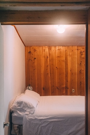 Classic Chalet, 4 Bedrooms, Kitchen, Sea View | 1 bedroom, hypo-allergenic bedding, individually furnished