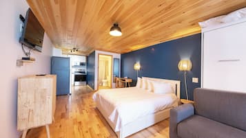 Appartamento Deluxe, 1 letto matrimoniale con divano letto, cucina, vista mare | Biancheria da letto ipoallergenica, tende oscuranti, insonorizzazione