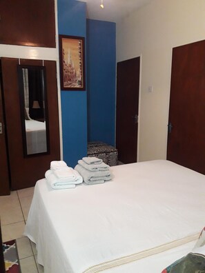 1 bedroom, desk, iron/ironing board, WiFi