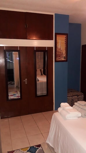 1 bedroom, desk, iron/ironing board, WiFi