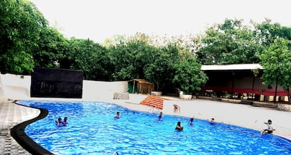 Famille réunis, pique-nique de groupe, escapade de week-end à Panvel, Navi mumbai